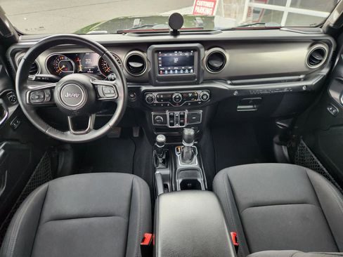 Used 2018 Jeep Wrangler Unlimited Sport S AWD/4WD image 2