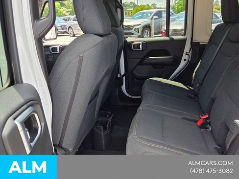 Used 2025 Jeep Wrangler Unlimited Sahara AWD/4WD image 7
