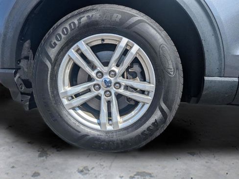 Used 2022 Ford Explorer XLT w/ Equipment Group 202A AWD/4WD image 23