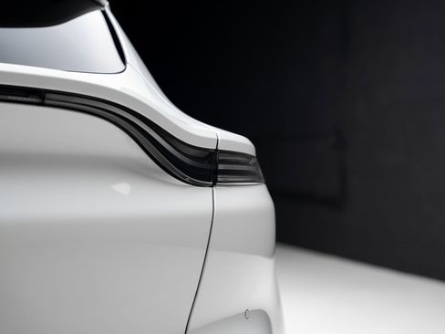 Used 2023 Aston Martin DBX AWD/4WD image 28