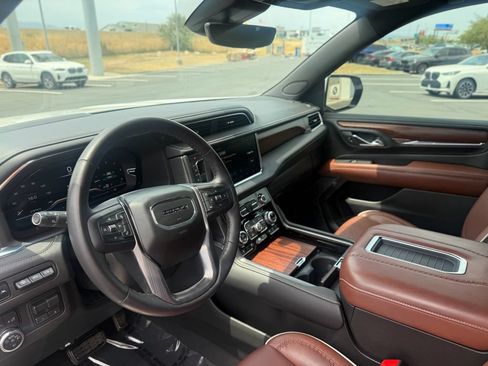 Used 2023 GMC Yukon Denali Ultimate AWD/4WD image 11