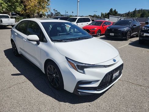 Used 2024 Toyota Corolla SE w/ SE Package FWD image 7