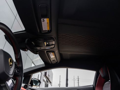 Used 2024 Lamborghini Revuelto image 30