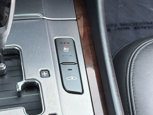 Used 2013 Hyundai Equus Signature RWD image 13