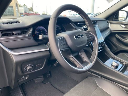 New 2025 Jeep Grand Cherokee Altitude image 13