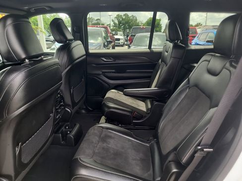 Certified 2024 Jeep Grand Cherokee L Altitude image 12