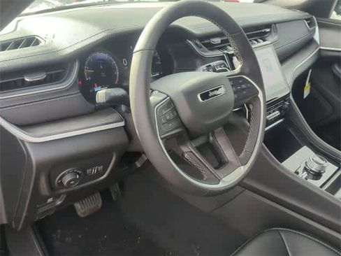 New 2025 Jeep Grand Cherokee Limited image 10