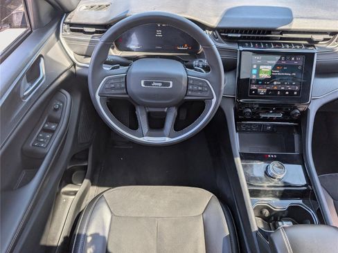 Used 2023 Jeep Grand Cherokee Altitude AWD/4WD image 17