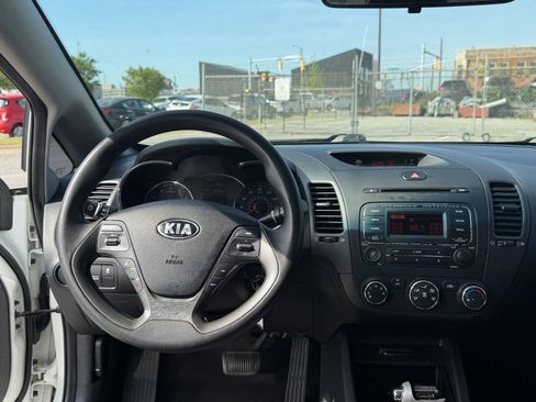Used 2016 Kia Forte LX FWD image 2