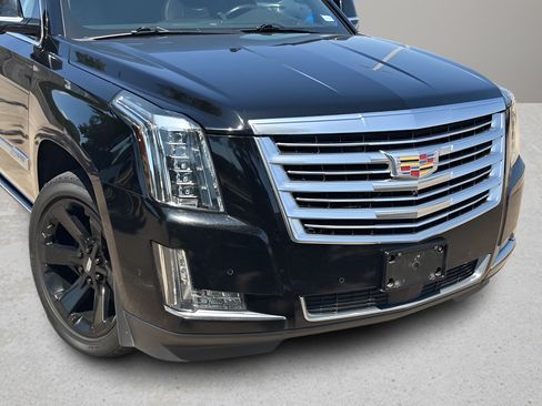 Used 2020 Cadillac Escalade ESV Platinum AWD/4WD image 29