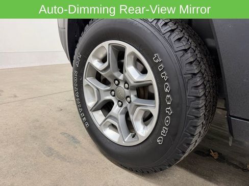 Used 2020 Jeep Cherokee Trailhawk w/ Comfort/Convenience Group AWD/4WD image 14