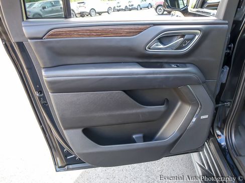 Used 2021 Chevrolet Suburban High Country AWD/4WD image 24