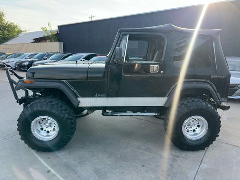 Used 1989 Jeep Wrangler Laredo image 4