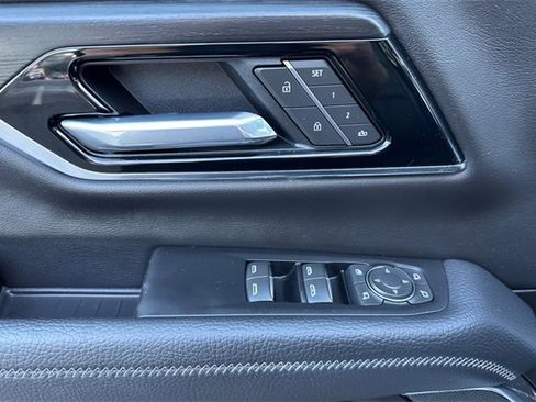 Used 2025 GMC Yukon Denali image 11