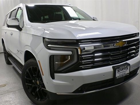 New 2026 Chevrolet Suburban Premier image 2