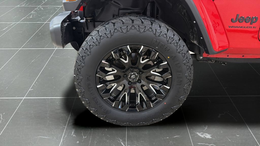 Used 2025 Jeep Wrangler Unlimited Sahara AWD/4WD image 24