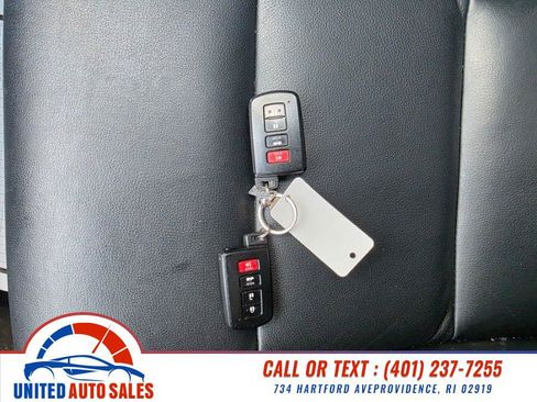 Used 2013 Toyota Avalon XLE Premium FWD image 22