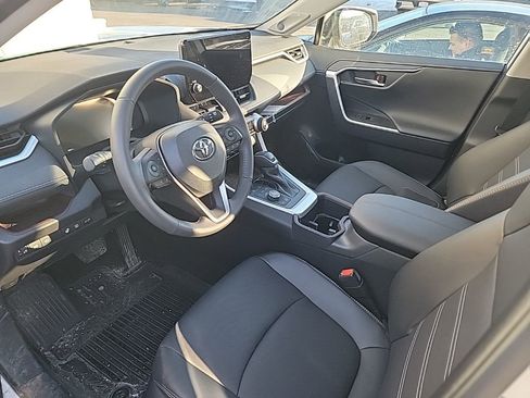 Used 2025 Toyota RAV4 Limited image 9