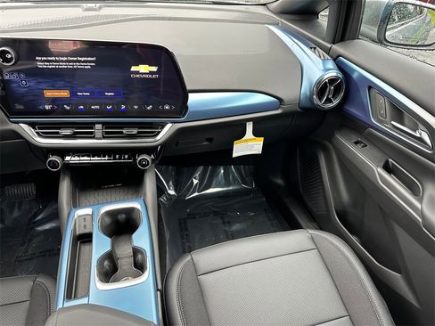 New 2026 Chevrolet Equinox EV LT image 18