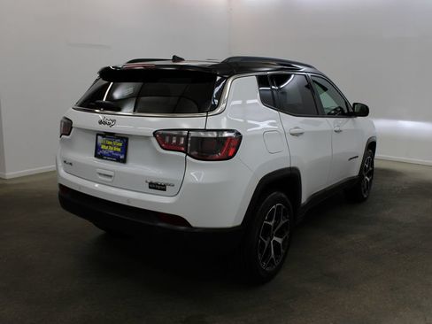 Used 2025 Jeep Compass Limited AWD/4WD image 5