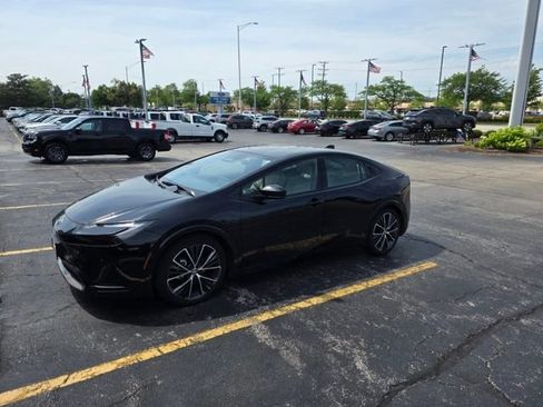 Used 2024 Toyota Prius XLE FWD image 7
