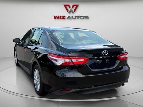 Used 2018 Toyota Camry LE FWD image 3