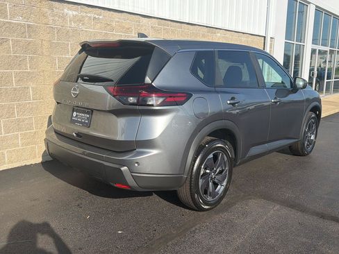 Used 2025 Nissan Rogue SV FWD image 3
