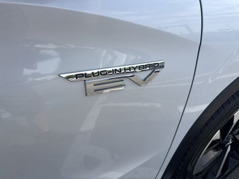 Used 2023 Mitsubishi Outlander SE AWD/4WD image 12