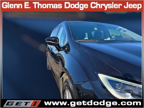 Used 2024 Chrysler Pacifica Select image 6