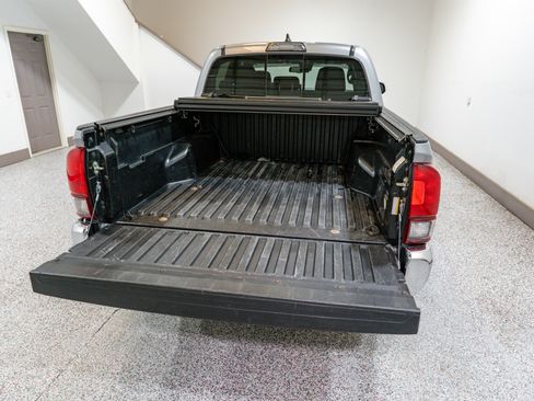 Used 2019 Toyota Tacoma TRD Off-Road image 12