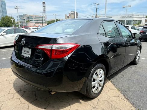 Used 2016 Toyota Corolla LE FWD image 6