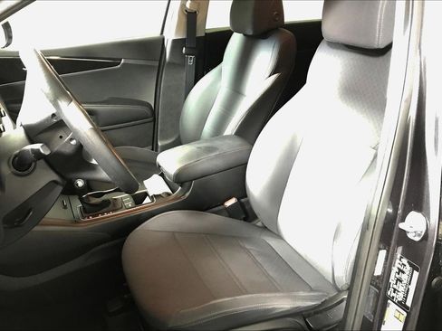 Used 2017 Kia Sorento LX image 15