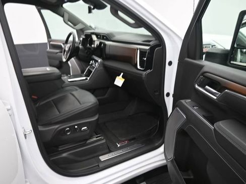 Used 2025 GMC Sierra 2500 Denali w/ Technology Package image 17
