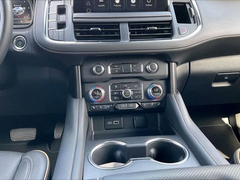 Used 2024 GMC Yukon XL AT4 w/ Technology Package image 34