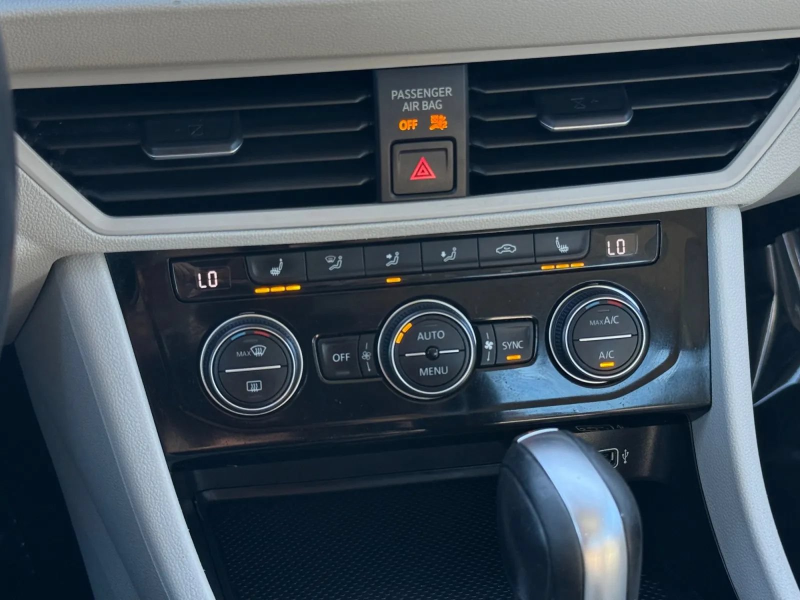 Used 2019 Volkswagen Jetta SE FWD image 32