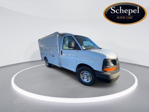 Used 2014 Chevrolet Express 3500 image 2