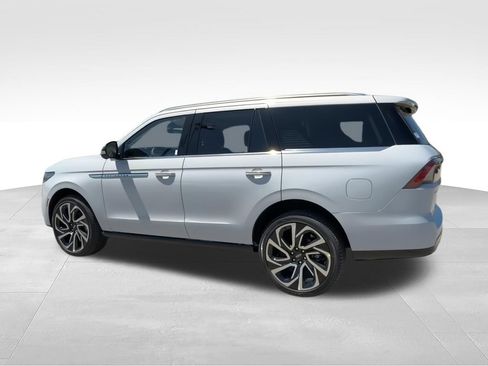 New 2026 Lincoln Navigator Reserve AWD/4WD image 6