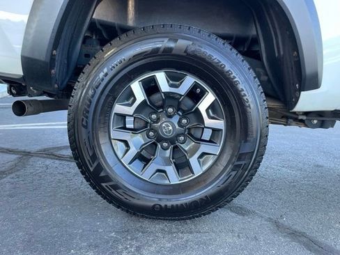 Used 2021 Toyota Tacoma TRD Off-Road w/ TRD Premium Off Road Package AWD/4WD image 34