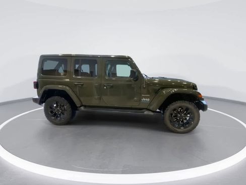 Used 2021 Jeep Wrangler Sahara w/ Cold Weather Group image 9
