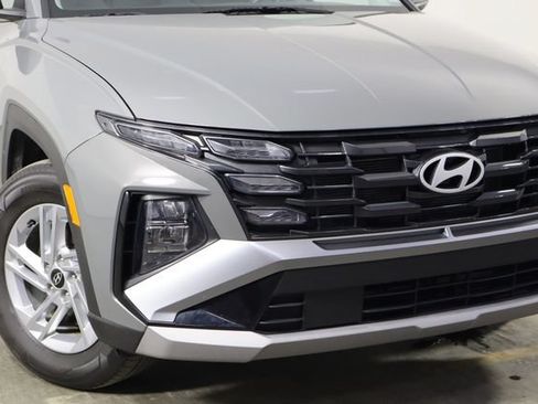 Used 2025 Hyundai Tucson SE FWD image 40