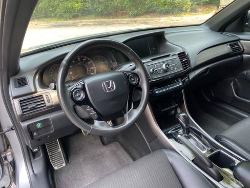 Used 2017 Honda Accord Sport image 13