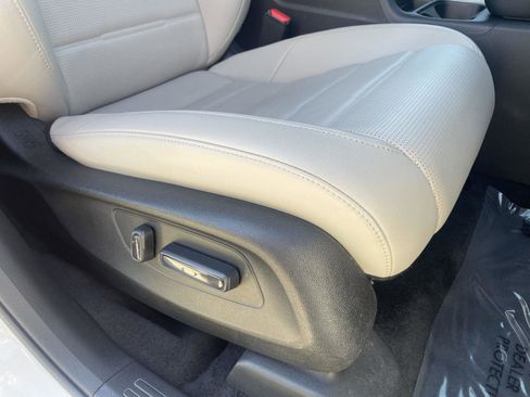 Used 2023 Honda CR-V EX-L image 2