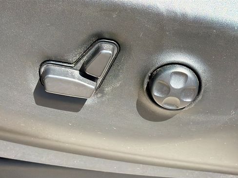 Used 2023 Chrysler Pacifica Touring-L image 26