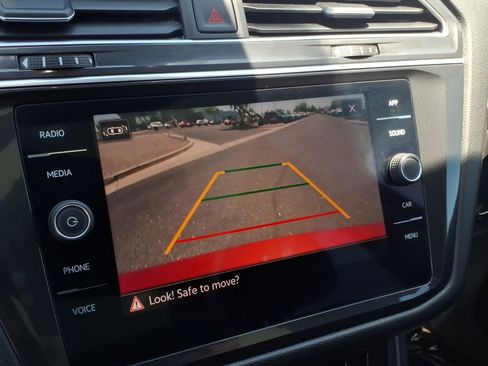 Certified 2023 Volkswagen Tiguan SE w/ Panoramic Sunroof Package FWD image 29