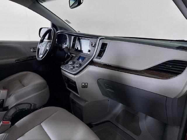 Used 2016 Toyota Sienna XLE w/ XLE Navigation Package FWD image 26