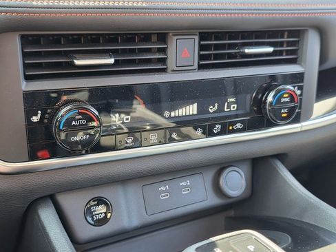 Used 2025 Nissan Rogue SV image 30