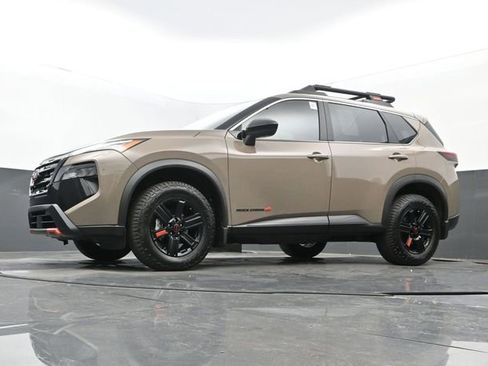 Used 2025 Nissan Rogue SV image 27