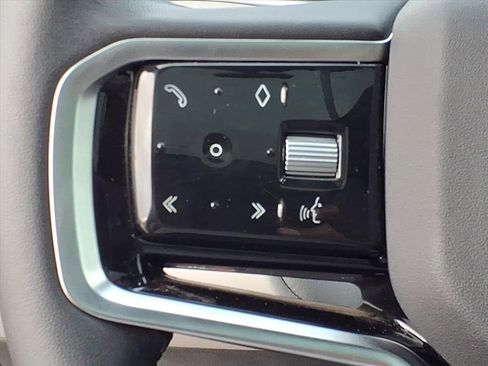 Used 2023 Land Rover Range Rover Evoque SE image 17