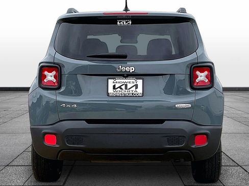 Used 2017 Jeep Renegade Latitude w/ Cold Weather Group AWD/4WD image 4