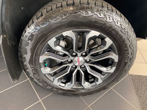 Used 2024 GMC Canyon Denali image 29